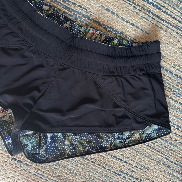 Lululemon Water: Surf Short in Floral Sport White Multi Black Reversible Size 6 - Picture 12 of 15